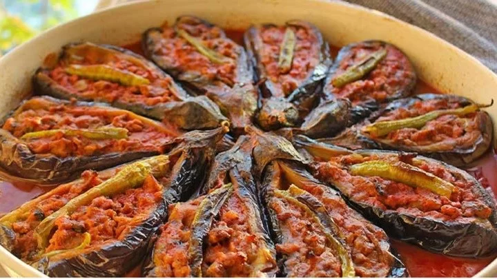 طرز تهیه بادمجان شکم پر
